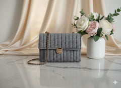 Gray woven handbag with a gold chain 