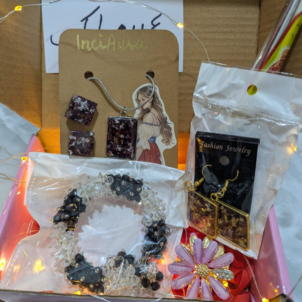 Jewelry set with necklaces and earrings in a box, featuring InciArt packaging.