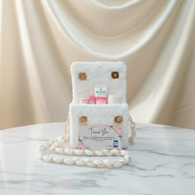 White textured gift bag 
